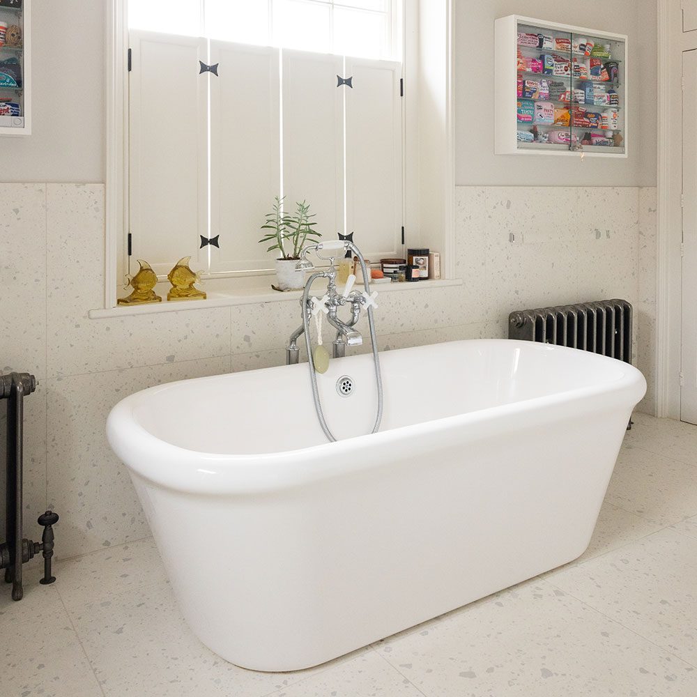 Shoot house bathroom, West Sussex | Within easy reach of London | Modern World